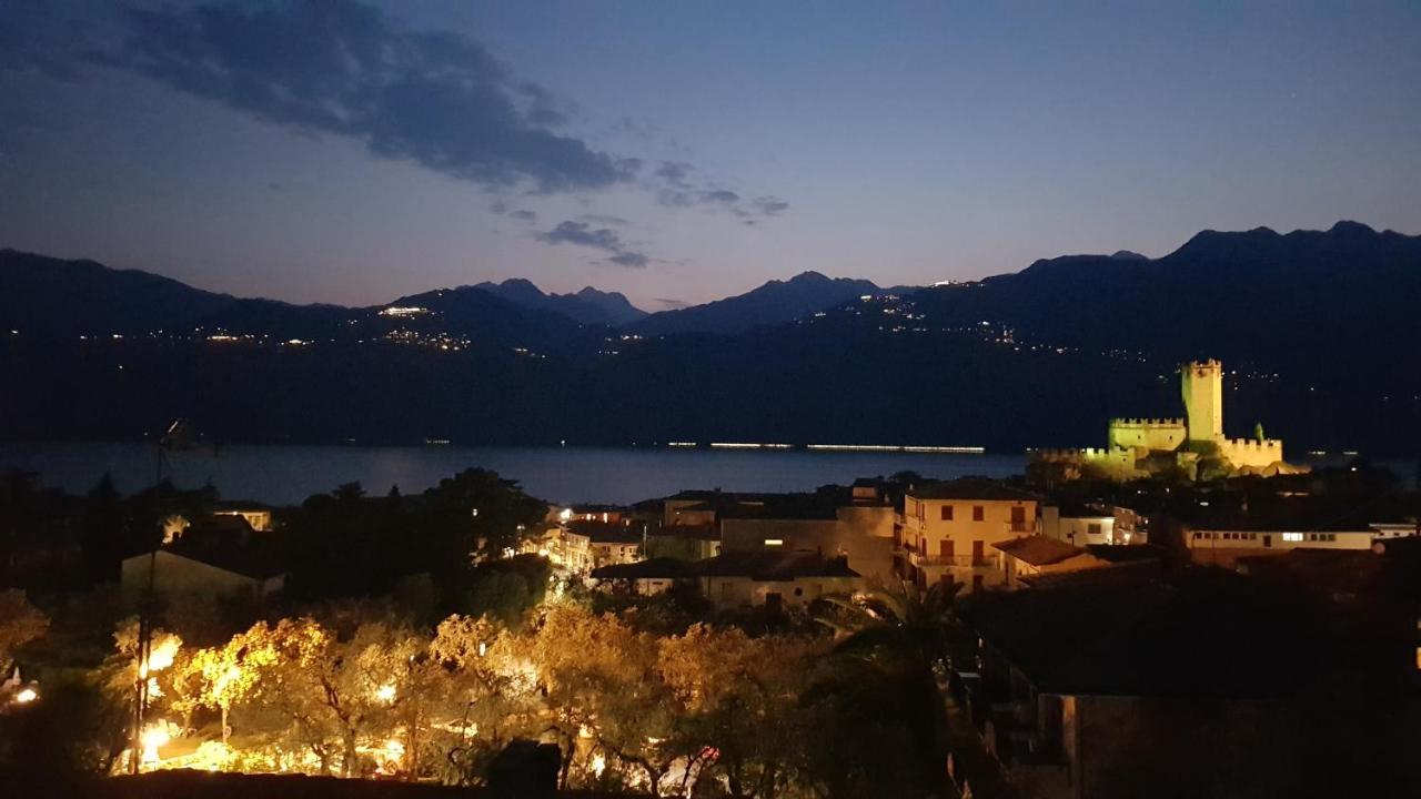 شقة Blue Sky Garda - Sunset مالتشيزينيه المظهر الخارجي الصورة